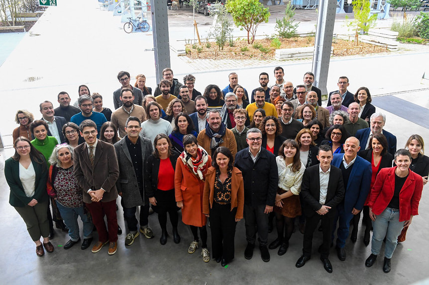 Photo des co-listiers avec Johanna Rolland